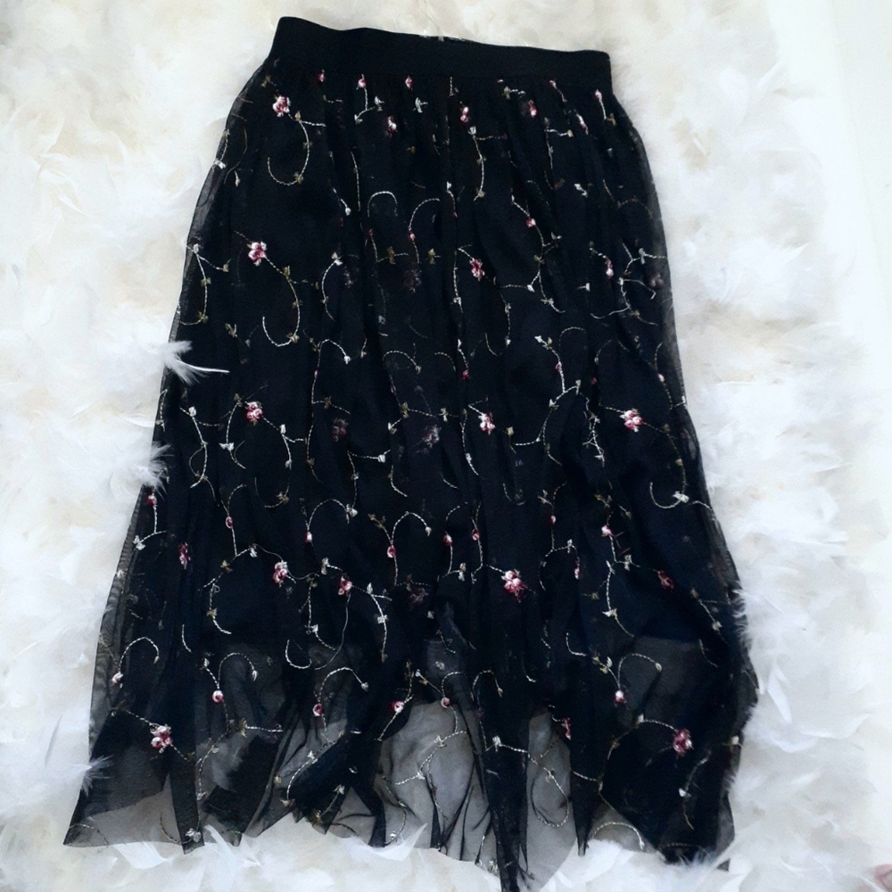 🖤🌺 Black Floral Skirt 🌺🖤